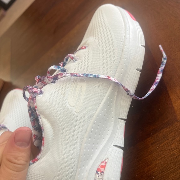 Skechers Women’s US 8.5 Arch Fit Magic Oasis Athletic Pink Floral Shoes - Picture 7 of 10